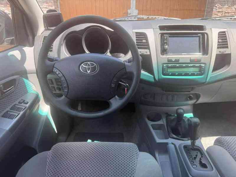 Toyota Hilux 3,0D4D Aut. Sol 4x4 126kw - foto 12