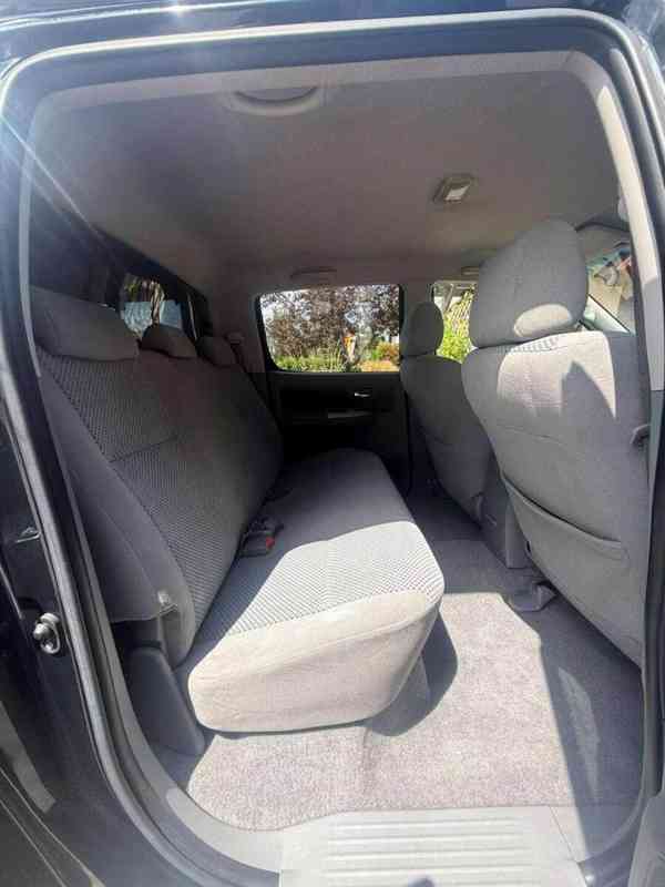 Toyota Hilux 3,0D4D Aut. Sol 4x4 126kw - foto 11