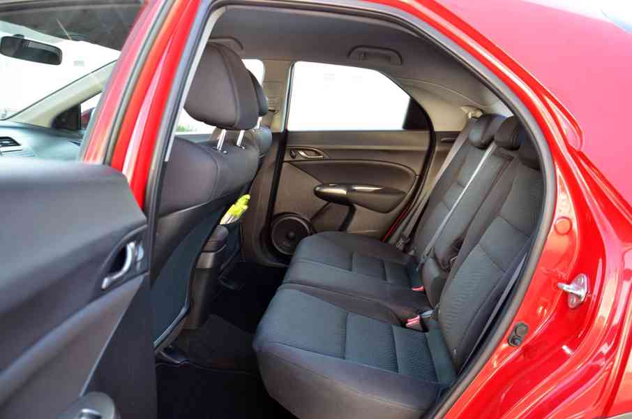 Honda Civic VIII 1.4 i-VTEC - foto 12