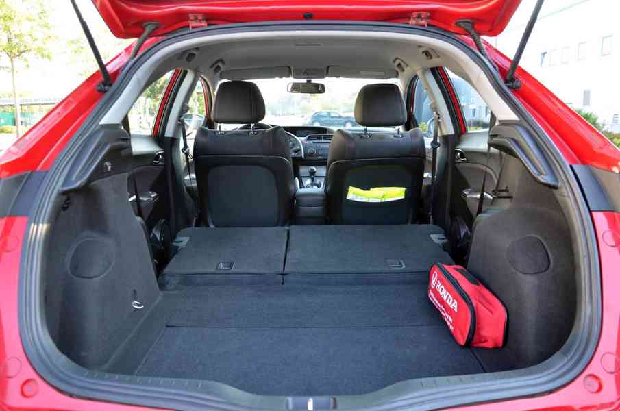 Honda Civic VIII 1.4 i-VTEC - foto 18