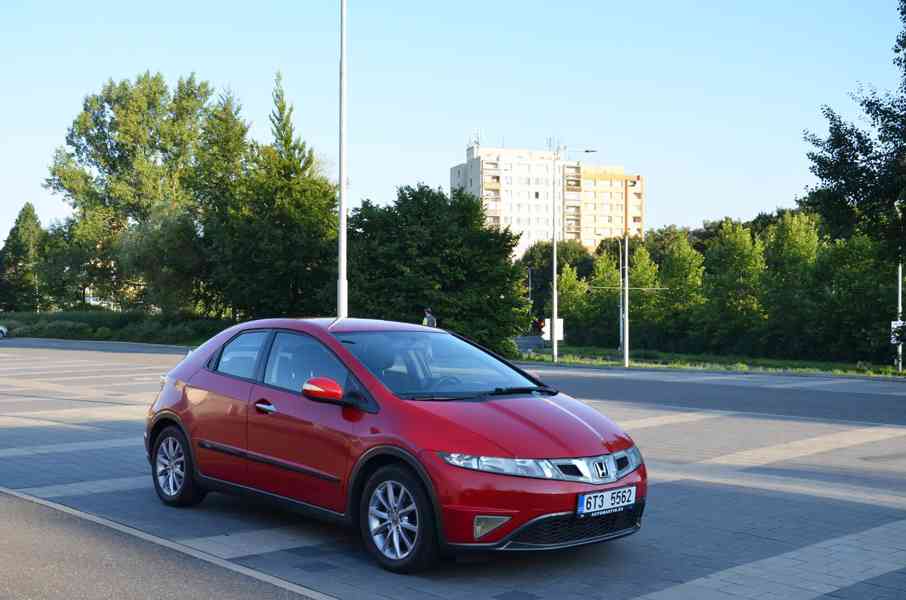 Honda Civic VIII 1.4 i-VTEC - foto 9