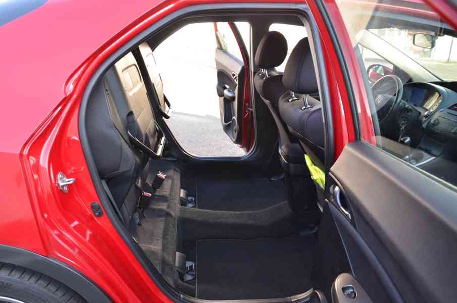 Honda Civic VIII 1.4 i-VTEC - foto 17