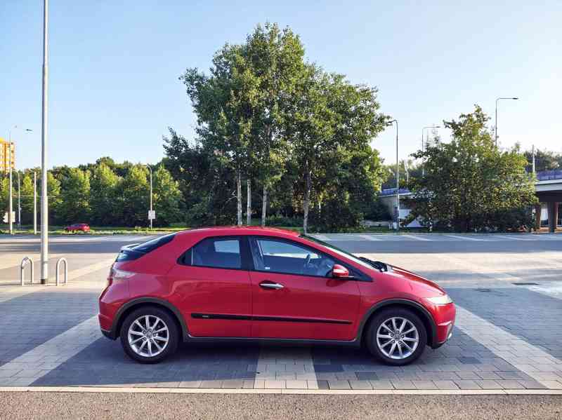Honda Civic VIII 1.4 i-VTEC - foto 6