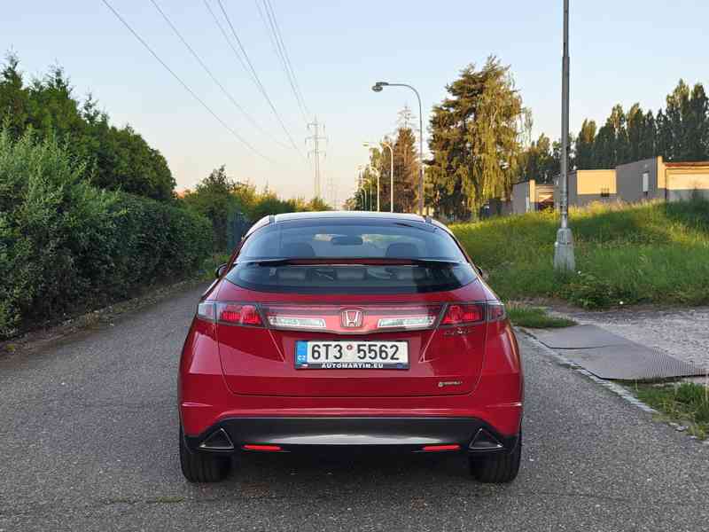 Honda Civic VIII 1.4 i-VTEC - foto 4