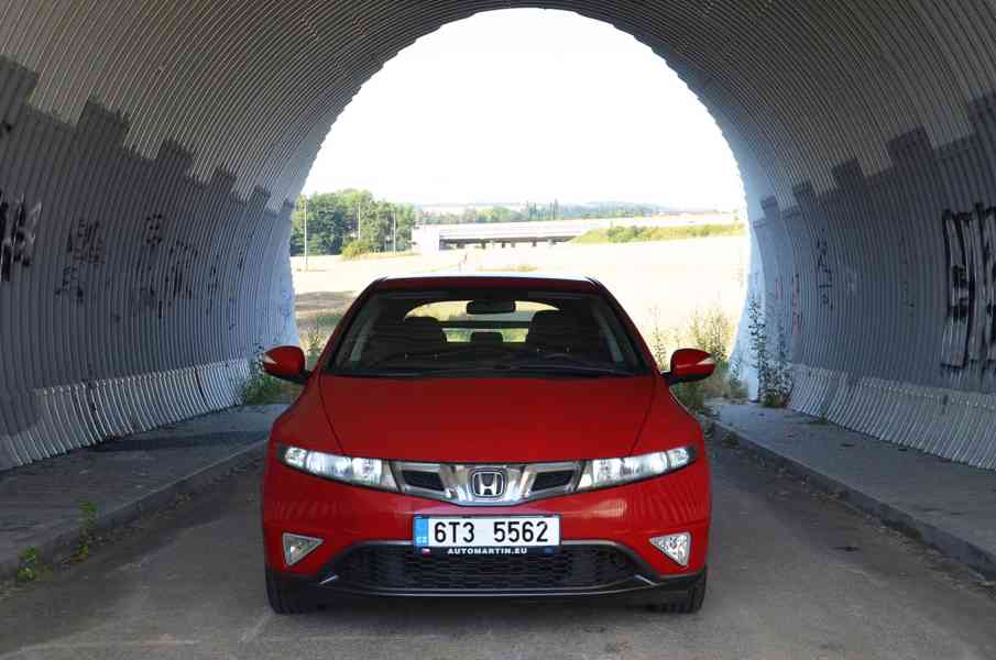 Honda Civic VIII 1.4 i-VTEC - foto 22
