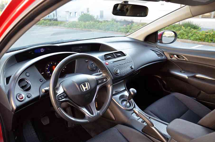 Honda Civic VIII 1.4 i-VTEC - foto 10