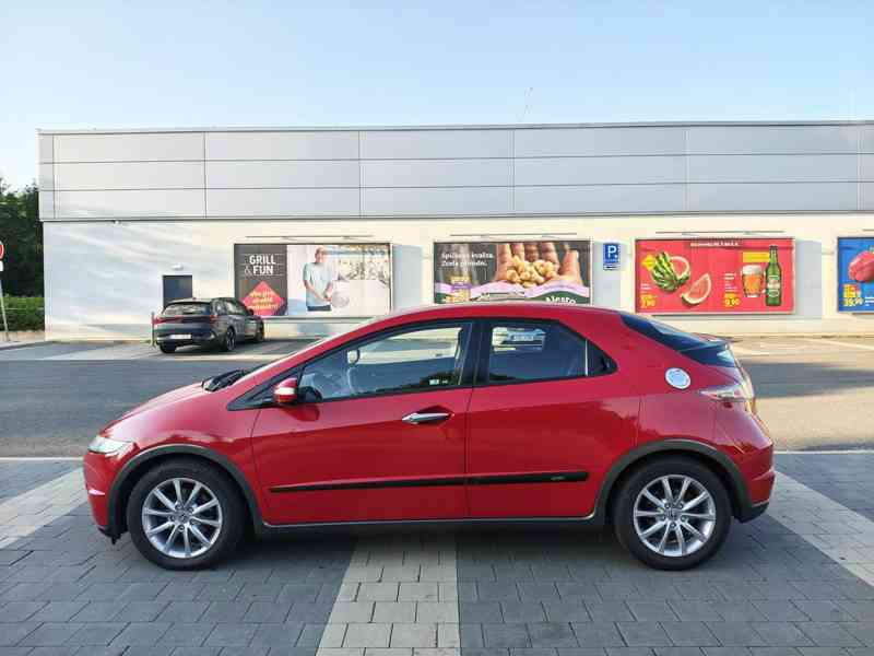 Honda Civic VIII 1.4 i-VTEC - foto 2