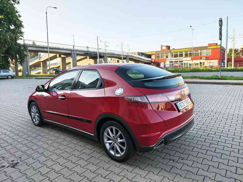 Honda Civic VIII 1.4 i-VTEC - foto 3