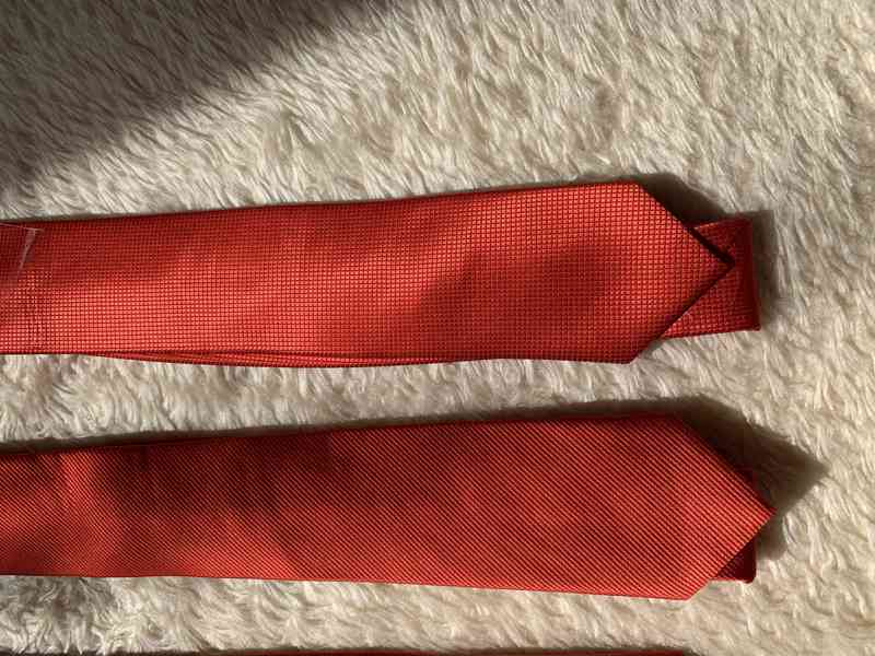 Kravata, odstíny červené barvy  - foto 4