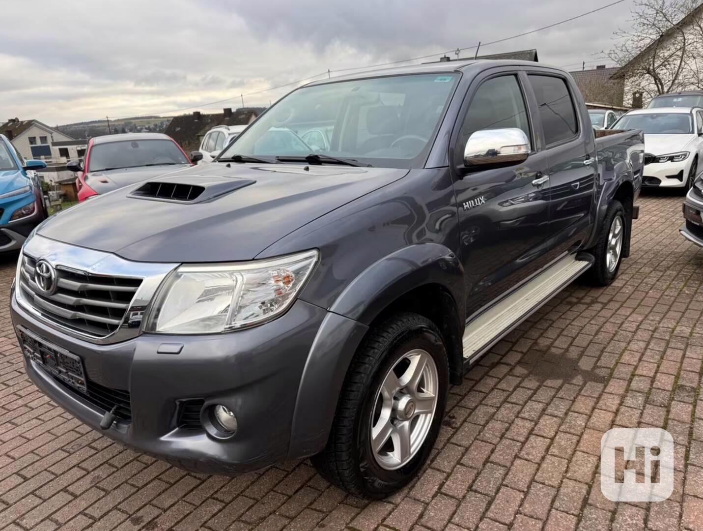 Toyota Hilux 2,5 D4-D Double Cab Life 4x4 106kw - foto 1