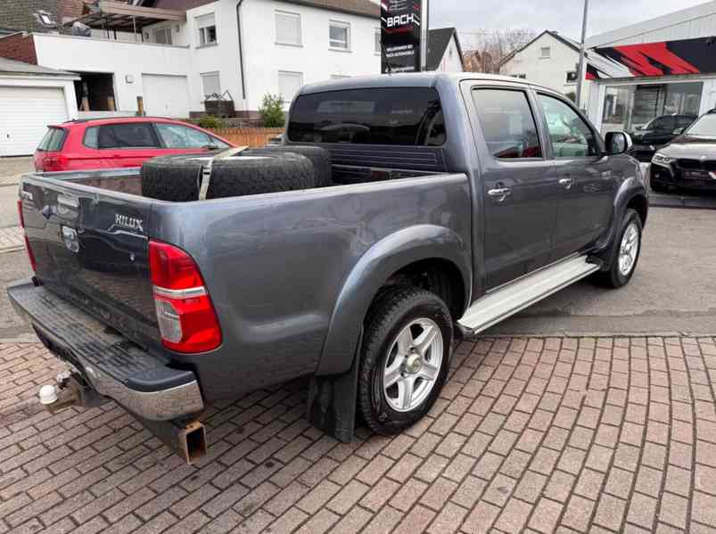 Toyota Hilux 2,5 D4-D Double Cab Life 4x4 106kw - foto 6