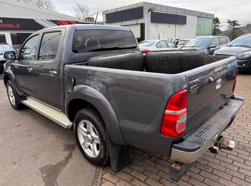 Toyota Hilux 2,5 D4-D Double Cab Life 4x4 106kw - foto 4