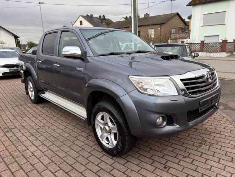 Toyota Hilux 2,5 D4-D Double Cab Life 4x4 106kw - foto 18