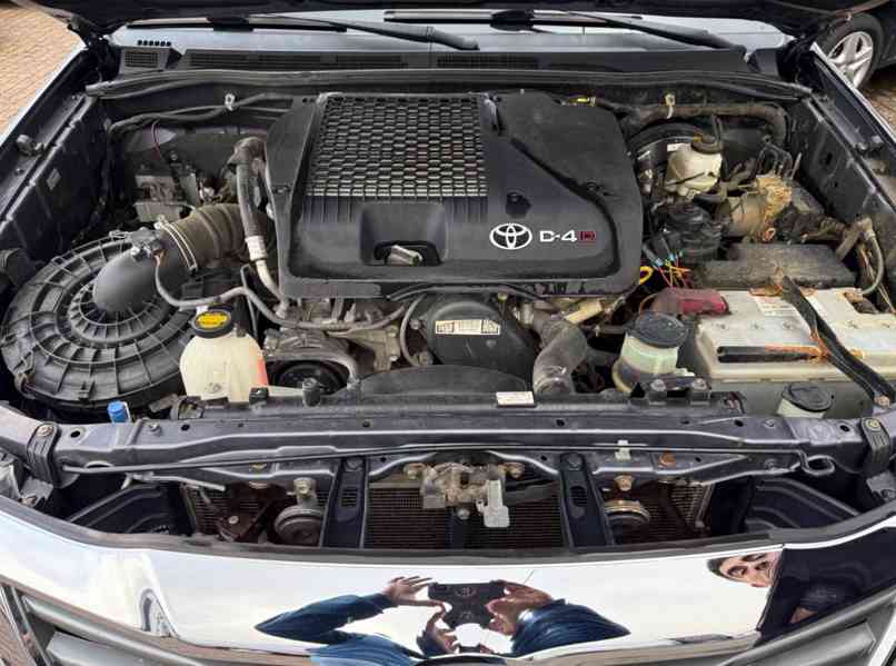 Toyota Hilux 2,5 D4-D Double Cab Life 4x4 106kw - foto 14