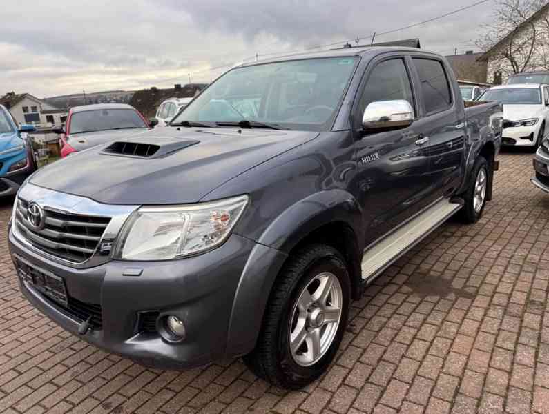 Toyota Hilux 2,5 D4-D Double Cab Life 4x4 106kw - foto 1