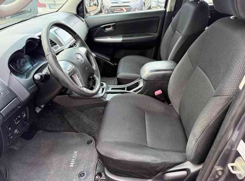 Toyota Hilux 2,5 D4-D Double Cab Life 4x4 106kw - foto 5