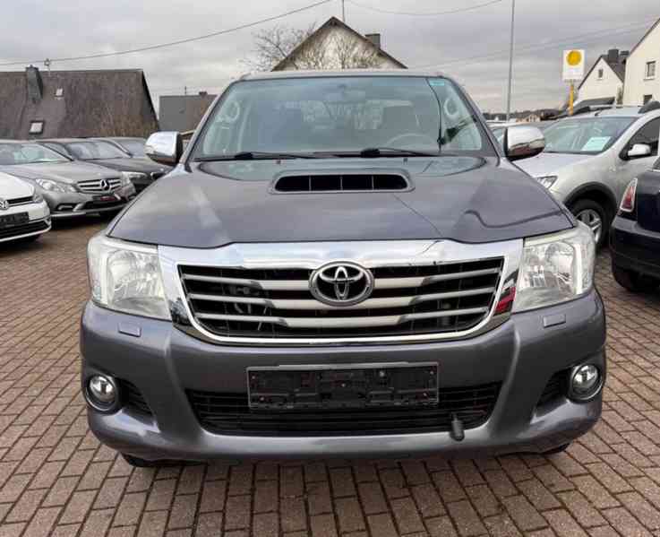Toyota Hilux 2,5 D4-D Double Cab Life 4x4 106kw - foto 3