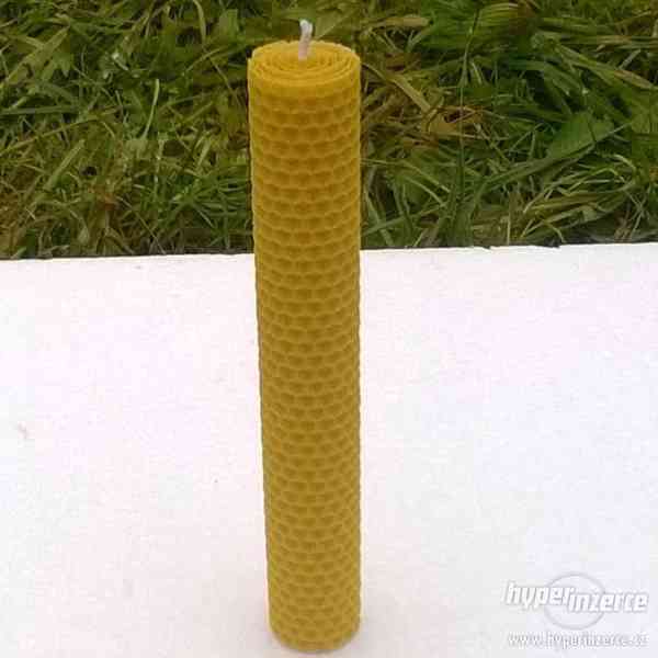Svíčka ze včelího vosku výška 20 cm, průměr 3 cm - foto 1