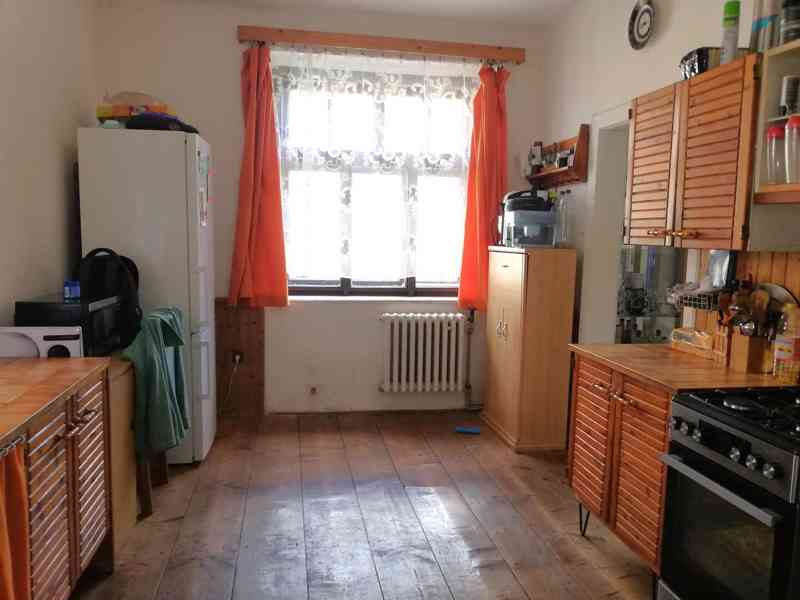  Pochvalov - Rodinný dům s pozemkem 655 m2 - foto 16