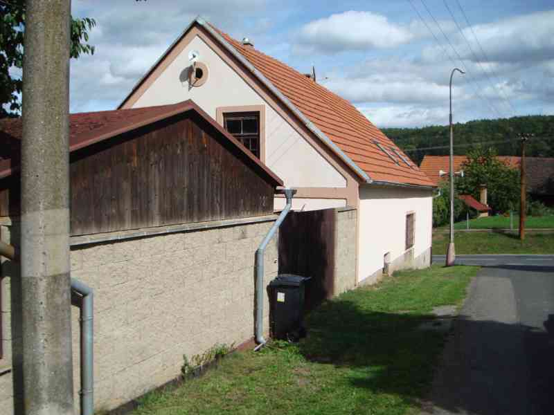  Pochvalov - Rodinný dům s pozemkem 655 m2 - foto 8