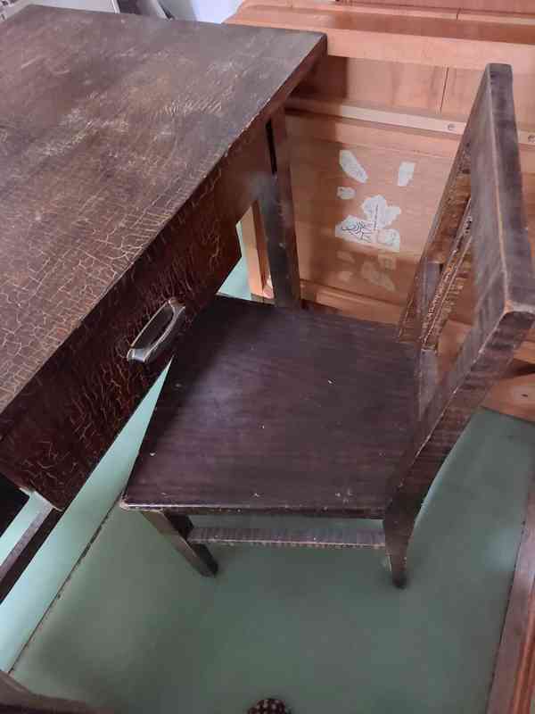 Nabízím starý funkční stůl + 1 židle. - foto 2