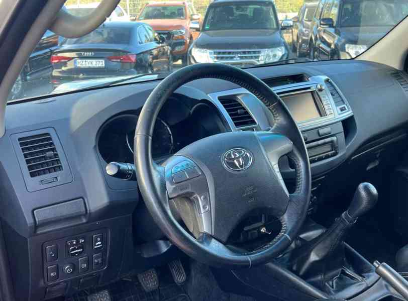 Toyota Hilux 3.0D4D DoKa Executive 126kw - foto 4