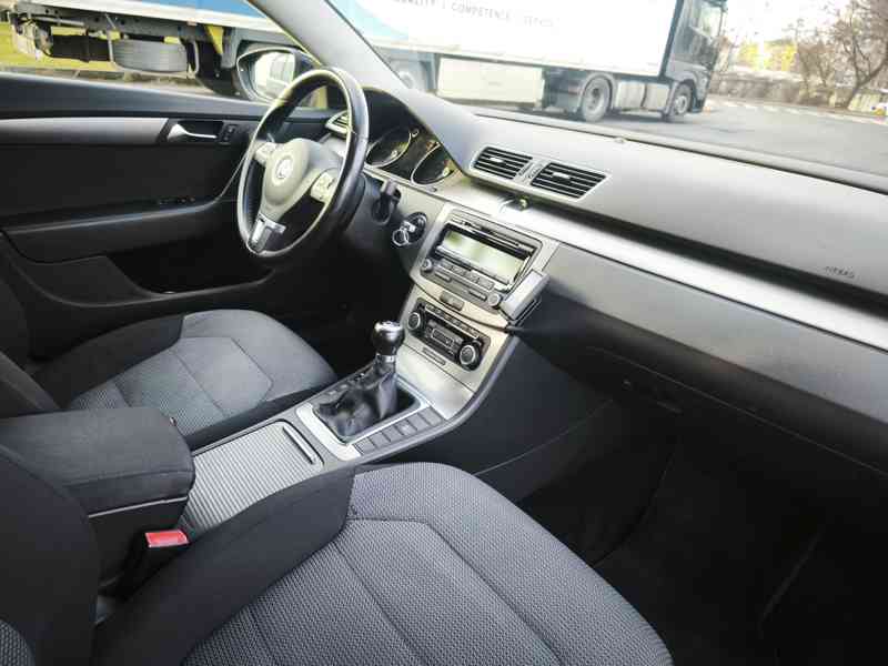 Volkswagen Passat B7, 2.0 TDi,103 kW,Comfortline,ČR,2.majiel - foto 9