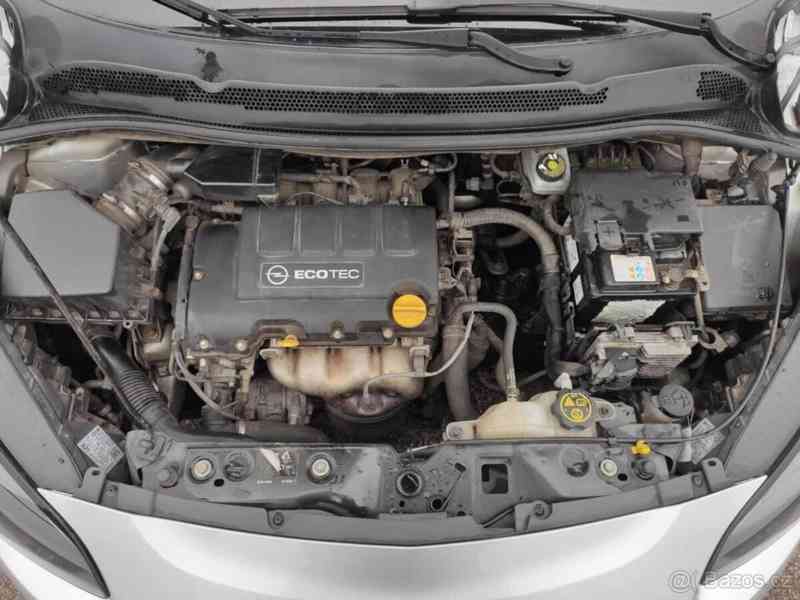 Opel Corsa 1,4   benzín 5/2016 106000km -139000 - foto 9