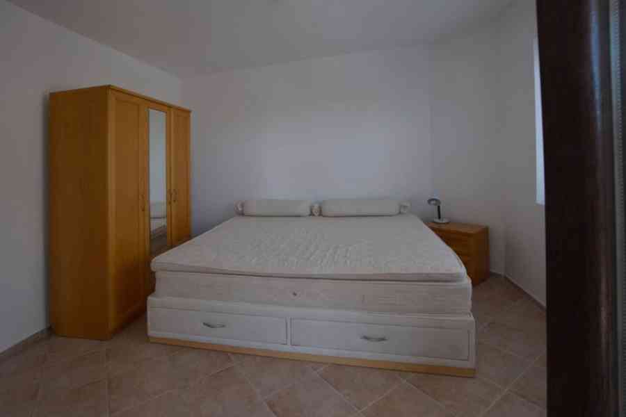 PROSTORNÝ APARTMÁN 3+kk (90 m²) - foto 13