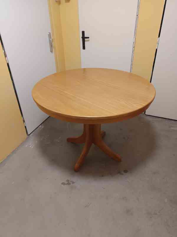 Kulatý stůl rozkládací masivní  - foto 6