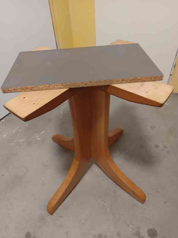 Kulatý stůl rozkládací masivní  - foto 7