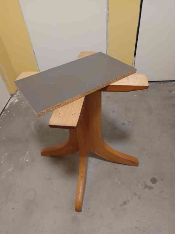 Kulatý stůl rozkládací masivní  - foto 8