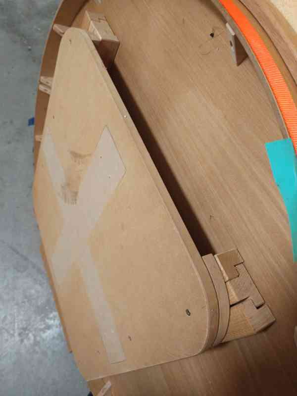 Kulatý stůl rozkládací masivní  - foto 5