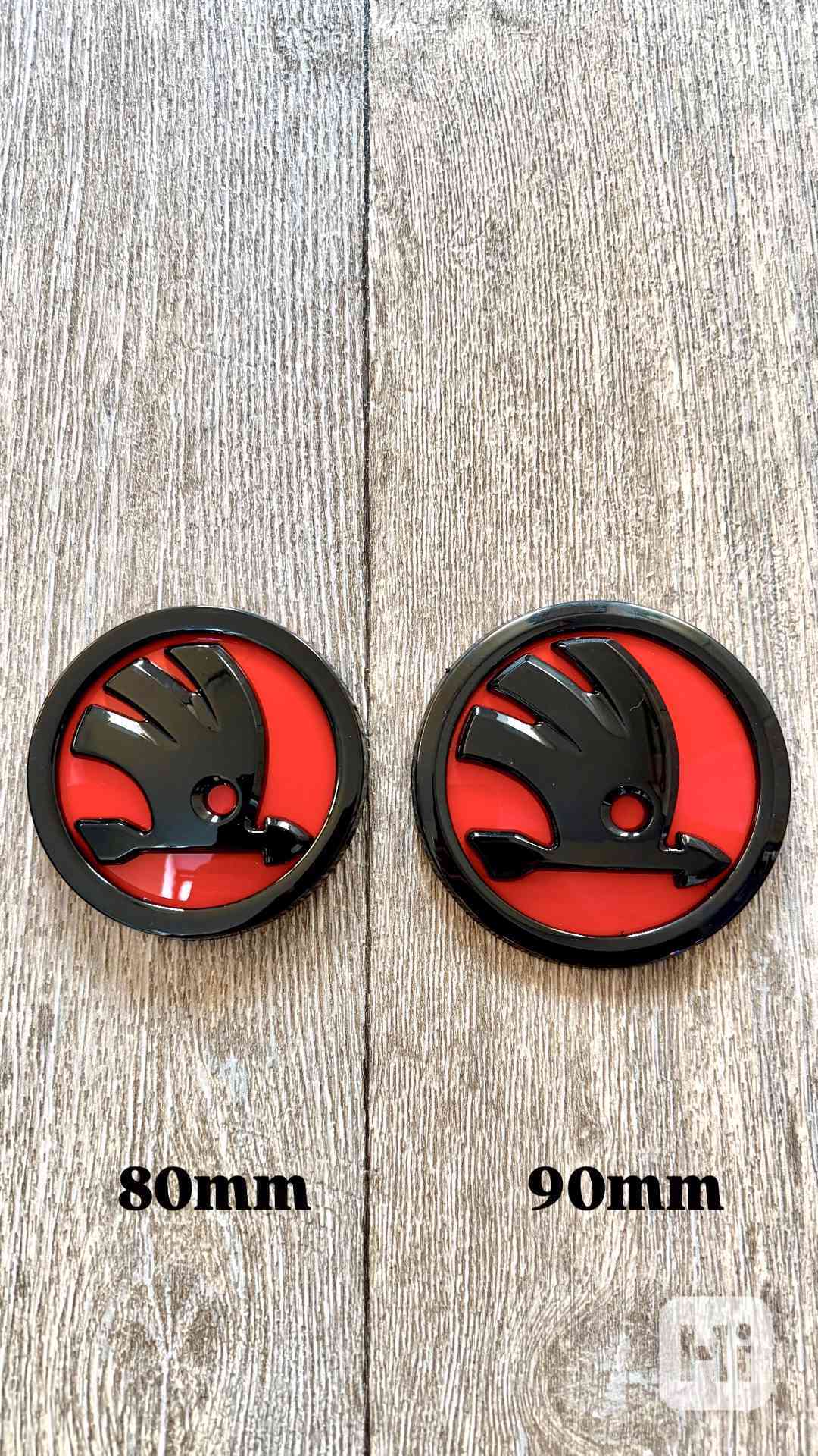Červené logo/znak ŠKODA - foto 1