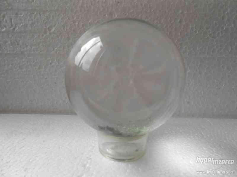 Křišťálová koule s chloritem průměr 6,15 cm - foto 3