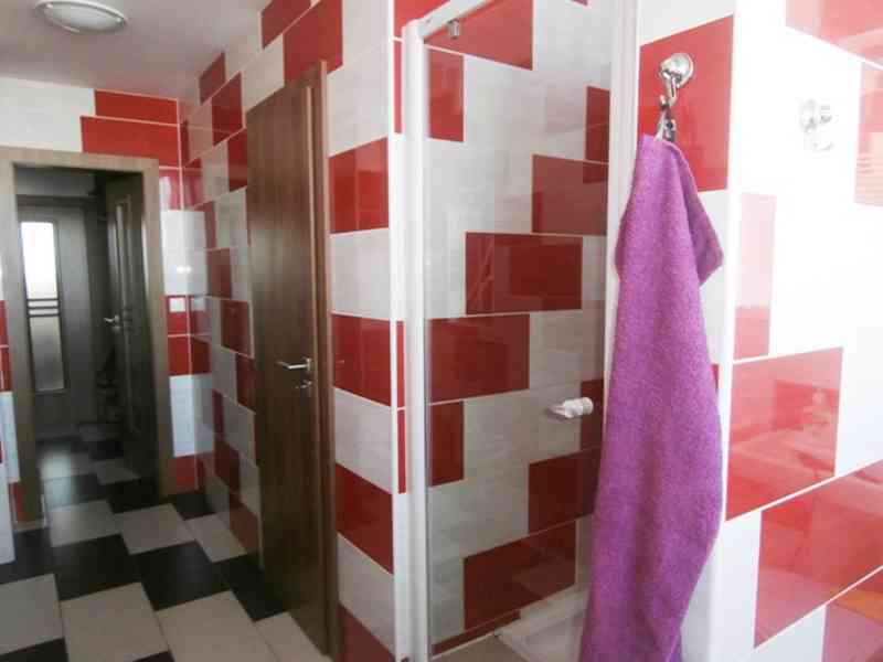 Prostorný a světlý 3+1 (80 m2) k pronájmu v Novém Šaldorfu u - foto 6