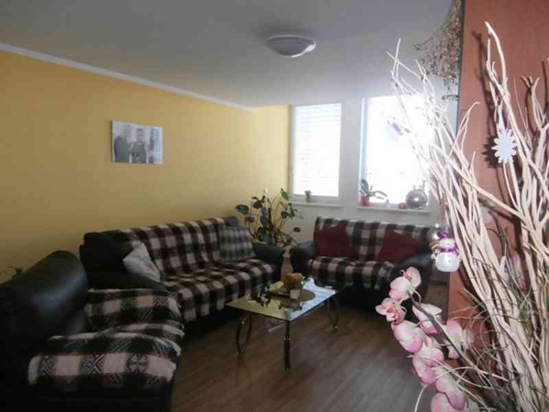 Prostorný a světlý 3+1 (80 m2) k pronájmu v Novém Šaldorfu u - foto 3