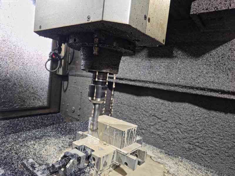 CNC vertikální obráběcí centrum MIKRON VCP 800W Duro - foto 3