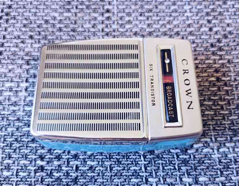 Staré japonské tranzistorové rádio Crown, rok 1961 - foto 2