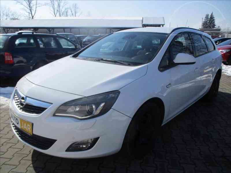 Opel Astra 1,7 CDTi 96KW XENONY - foto 2