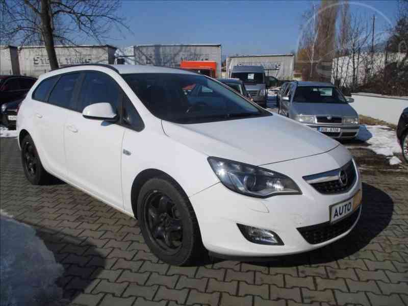 Opel Astra 1,7 CDTi 96KW XENONY