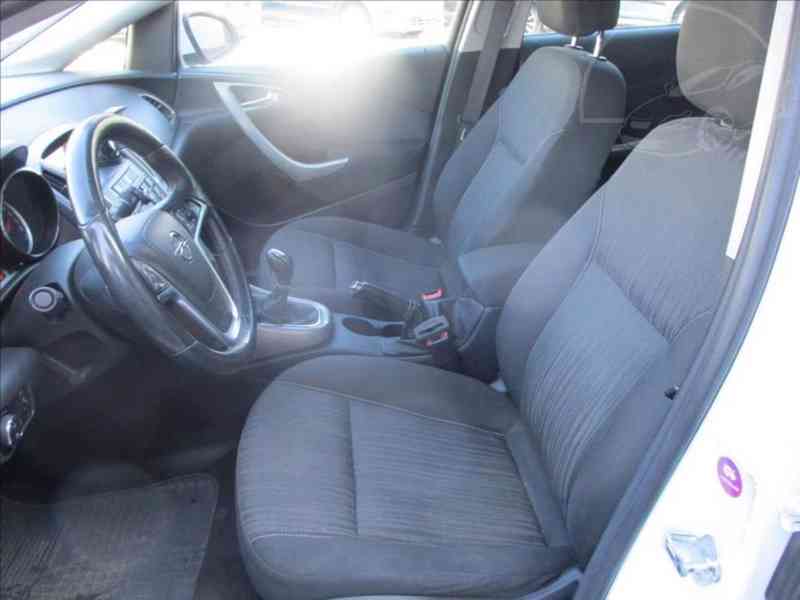 Opel Astra 1,7 CDTi 96KW XENONY - foto 7