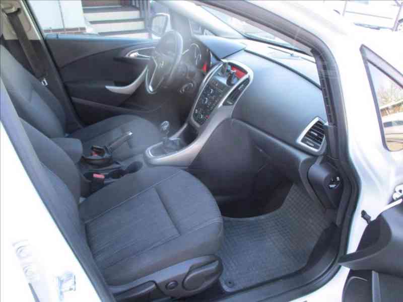 Opel Astra 1,7 CDTi 96KW XENONY - foto 11