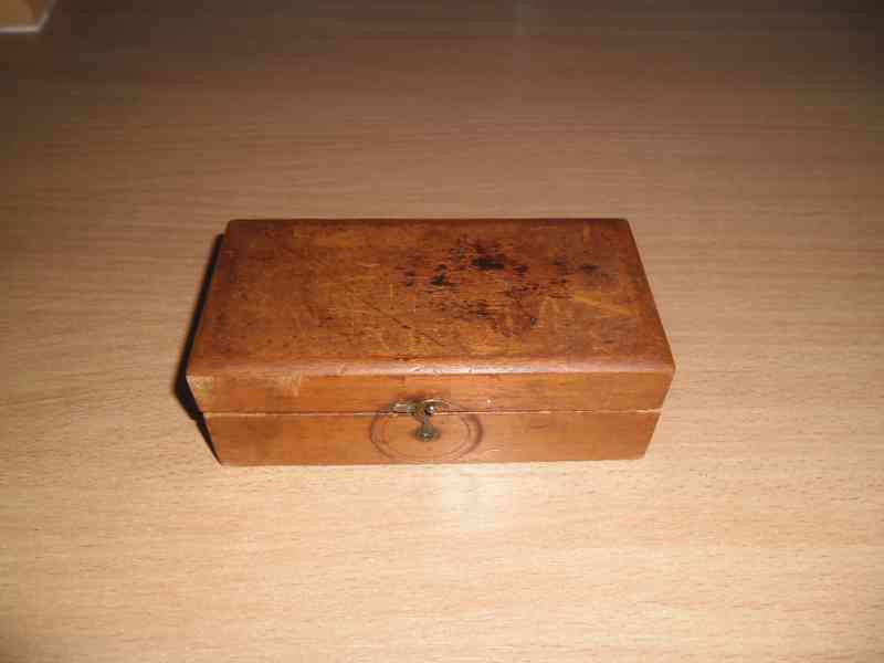 staré mosazné závaží k váhám - vyleštěno - foto 4