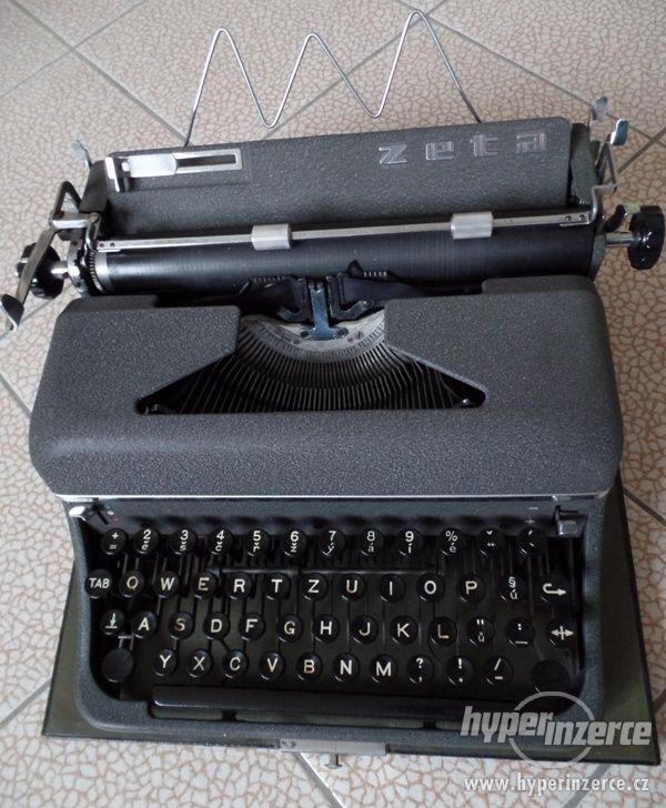 krásný starožitný psací stroj - foto 1