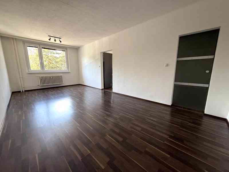 PRONÁJEM KRÁSNÉHO BYTU O DISPOZICI 2+1 S LODŽIÍ A SKLEPEM V  - foto 7