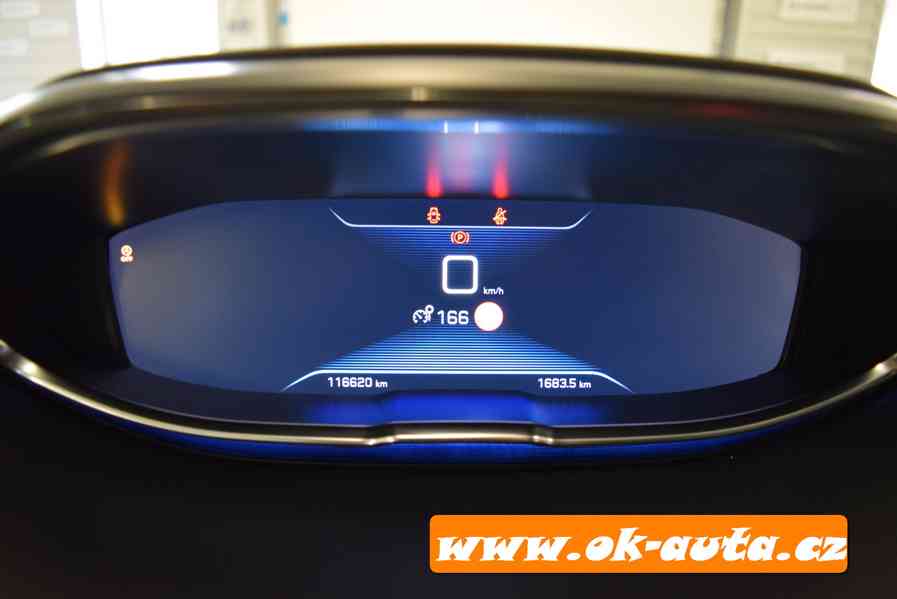 Peugeot 5008 1.2 ACTIVE 7 MÍST PRAV.SERVIS RV 2019-DPH - foto 21