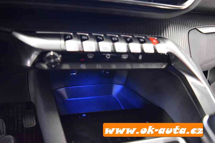Peugeot 5008 1.2 ACTIVE 7 MÍST PRAV.SERVIS RV 2019-DPH - foto 15