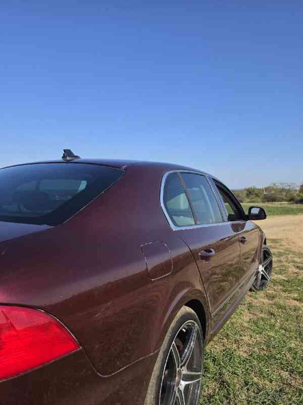 Škoda Superb 2,0   2 - foto 11