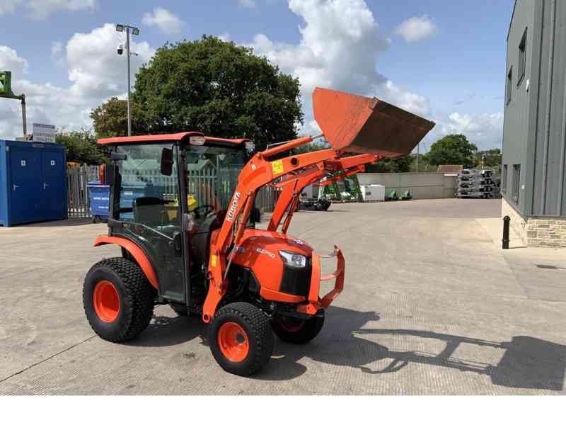 Traktor Kubota b2350 - foto 3